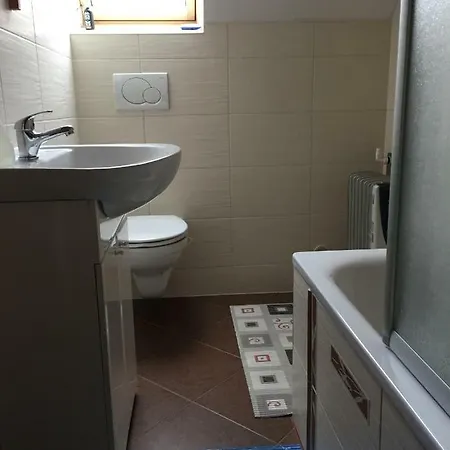 Apartman V Zrube So Solnou Jaskynou زيلينا